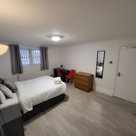 Cosy Apartment By Clapham South Underground! ลอนดอน ภายนอก รูปภาพ