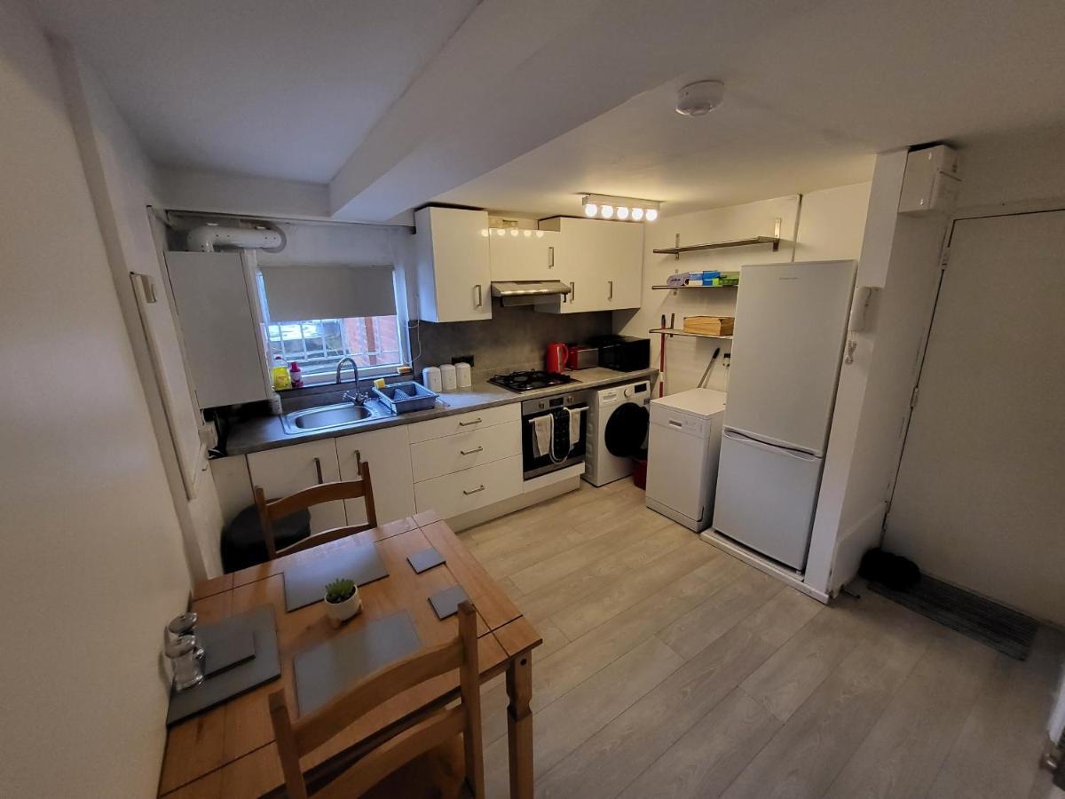 Cosy Apartment By Clapham South Underground! ลอนดอน ภายนอก รูปภาพ