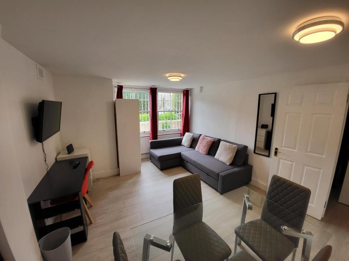 Cosy Apartment By Clapham South Underground! ลอนดอน ภายนอก รูปภาพ
