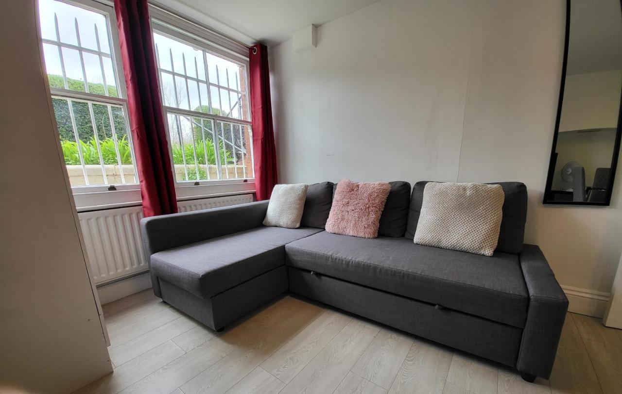 Cosy Apartment By Clapham South Underground! ลอนดอน ภายนอก รูปภาพ