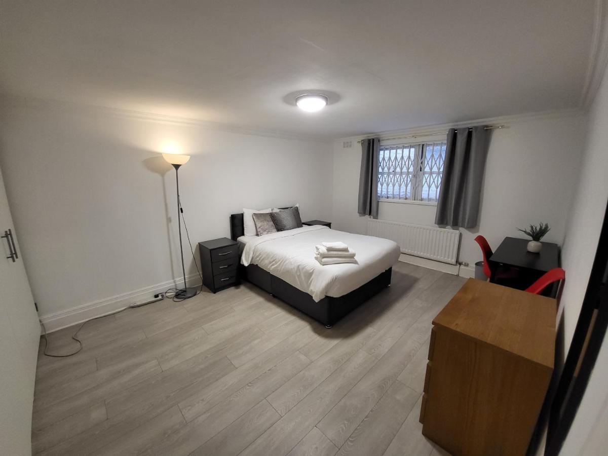 Cosy Apartment By Clapham South Underground! ลอนดอน ภายนอก รูปภาพ