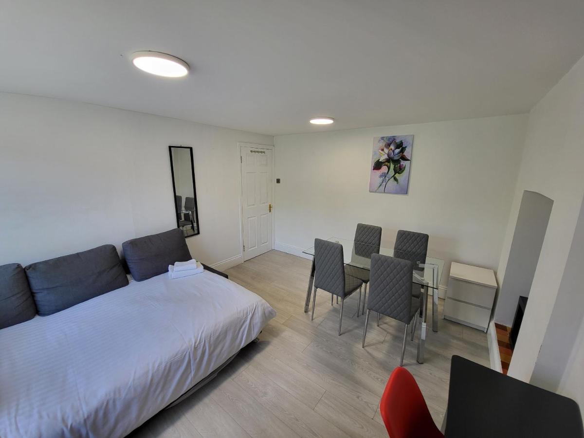 Cosy Apartment By Clapham South Underground! ลอนดอน ภายนอก รูปภาพ