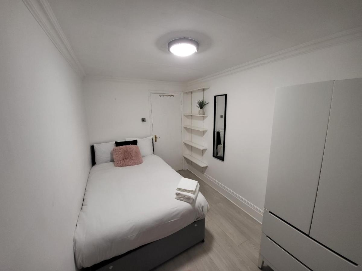 Cosy Apartment By Clapham South Underground! ลอนดอน ภายนอก รูปภาพ
