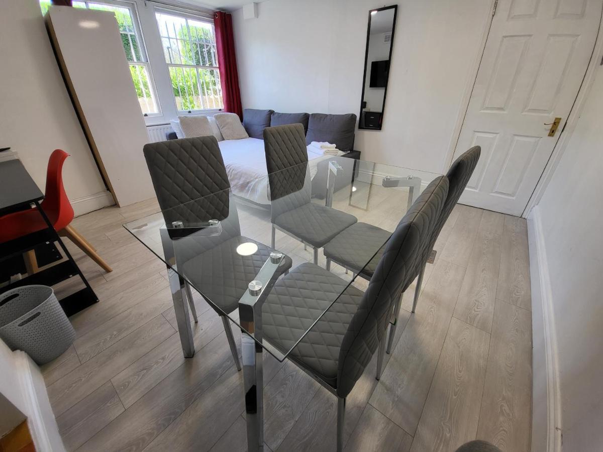 Cosy Apartment By Clapham South Underground! ลอนดอน ภายนอก รูปภาพ